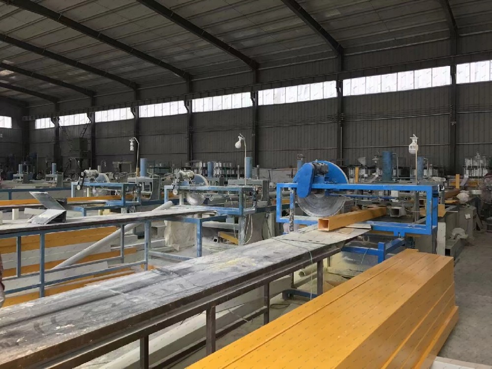 1675929057768011.jpg 玻璃鋼生產車間_副本.jpg